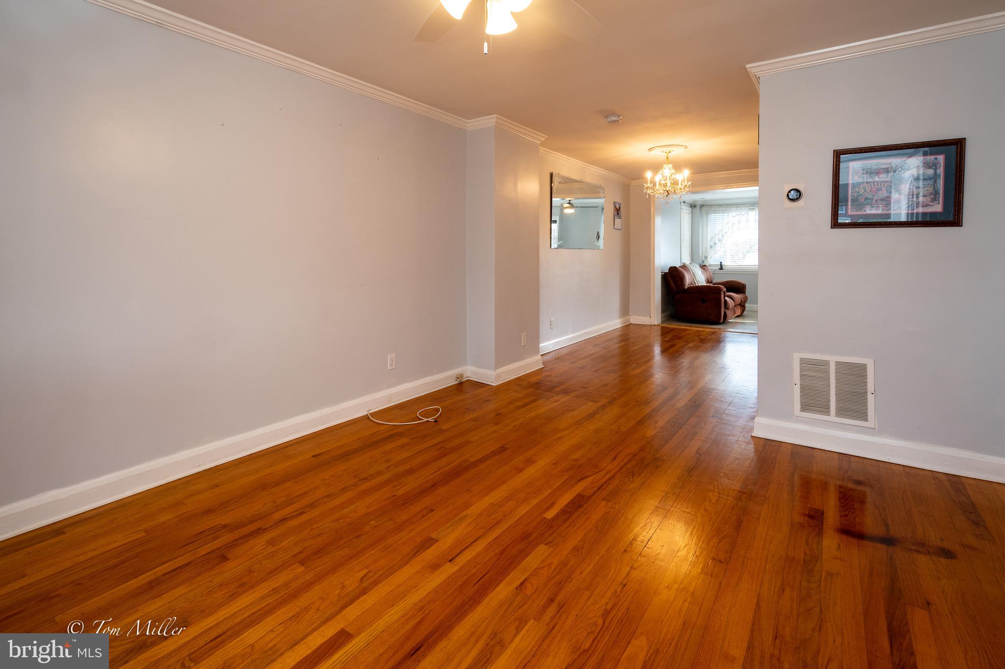 1965 Church Road Baltimore, MD 21222 - Photo 3 of 36 Living Room