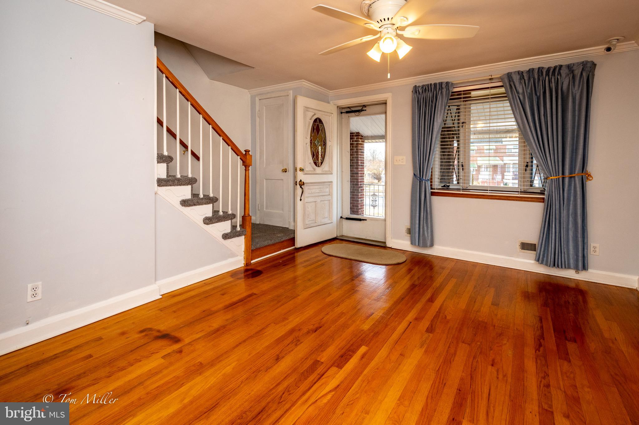 1965 Church Road Baltimore, MD 21222 - Photo 5 of 36 Living Room