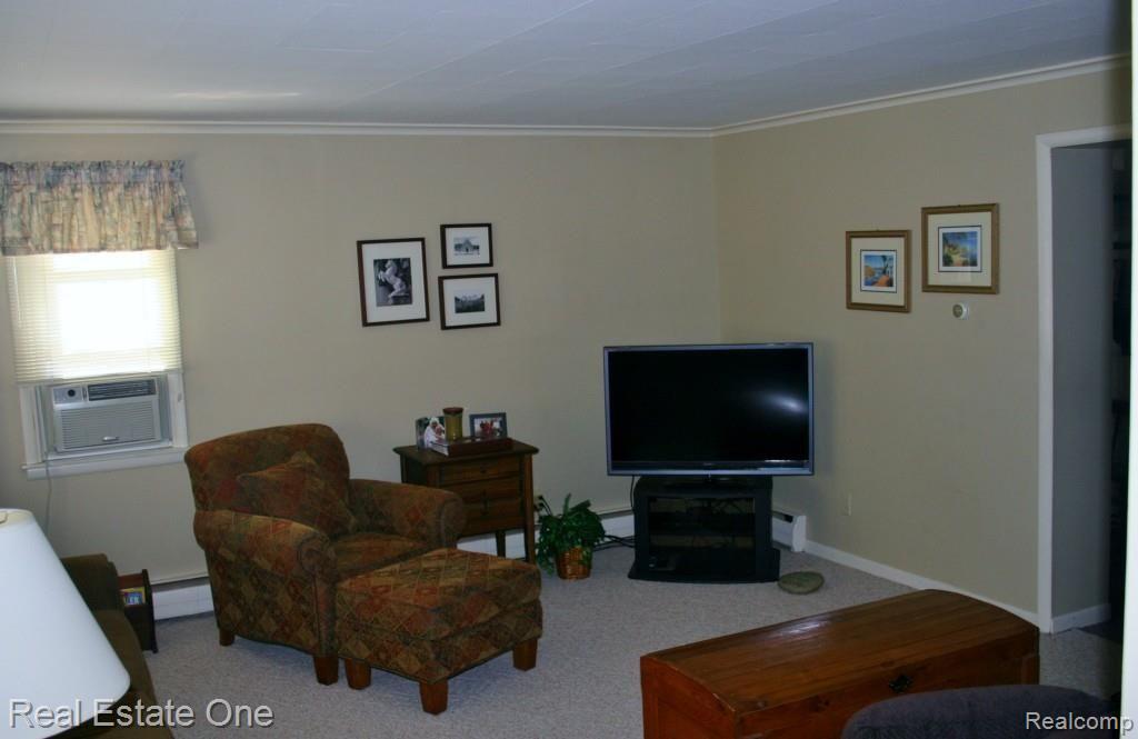 3192 Grant Road Rochester, MI 48309 - Photo 5 of 26 5 Living Room.jpg