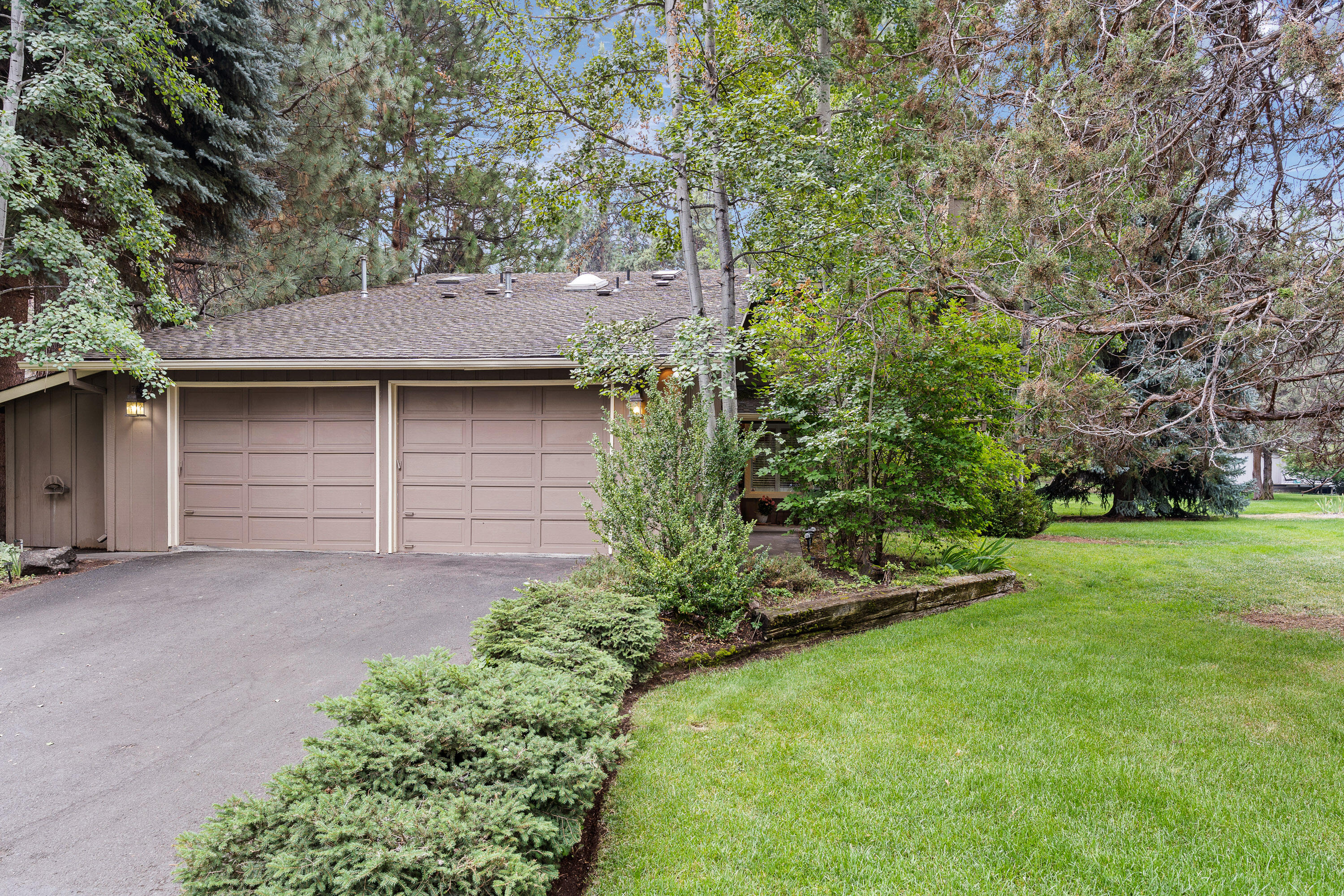 20423 Bullblock Road Bend, OR 97702 - Photo 3 of 42 DSC02677