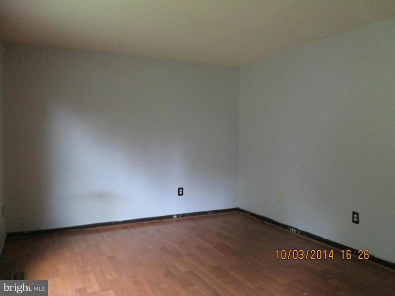 459 Wealthy Road Linden, VA 22642 - Photo 2 of 12 Living Room
