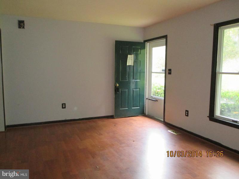 459 Wealthy Road Linden, VA 22642 - Photo 3 of 12 Living Room