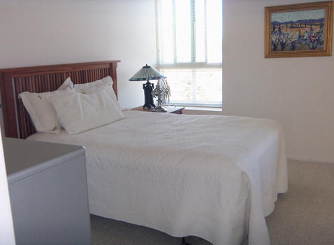 4700 Sandyland Road, Unit 58 Carpinteria, CA 93013 - Photo 6 of 12 a bed room with a bed and a window