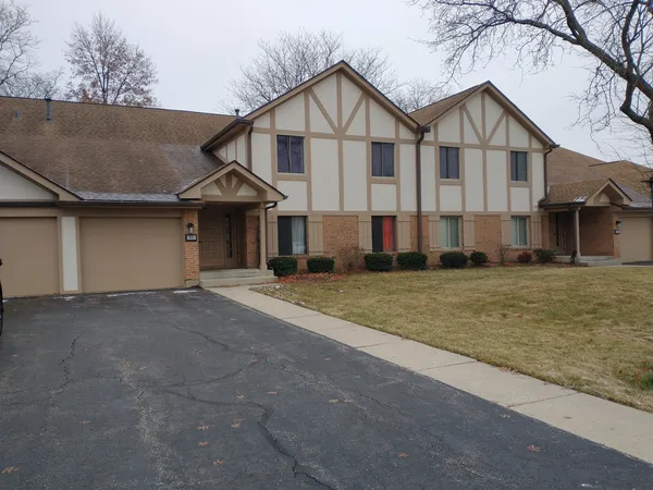 $2,400 | 905 Surrey Drive, Unit 2B, Schaumburg, IL 60193