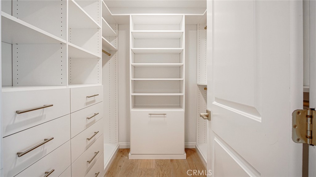 11165 Valley Spring Lane Studio City, CA 91602 - Photo 19 of 44 Walk-in Closet w/built-ins