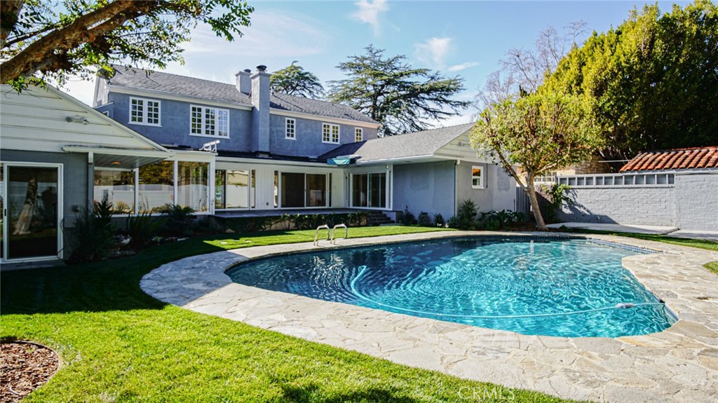 11165 Valley Spring Lane Studio City, CA 91602 - Photo 38 of 44 Heated Pool