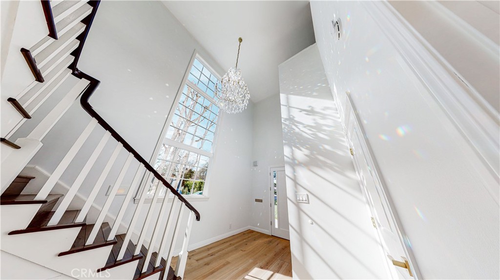 11165 Valley Spring Lane Studio City, CA 91602 - Photo 8 of 44