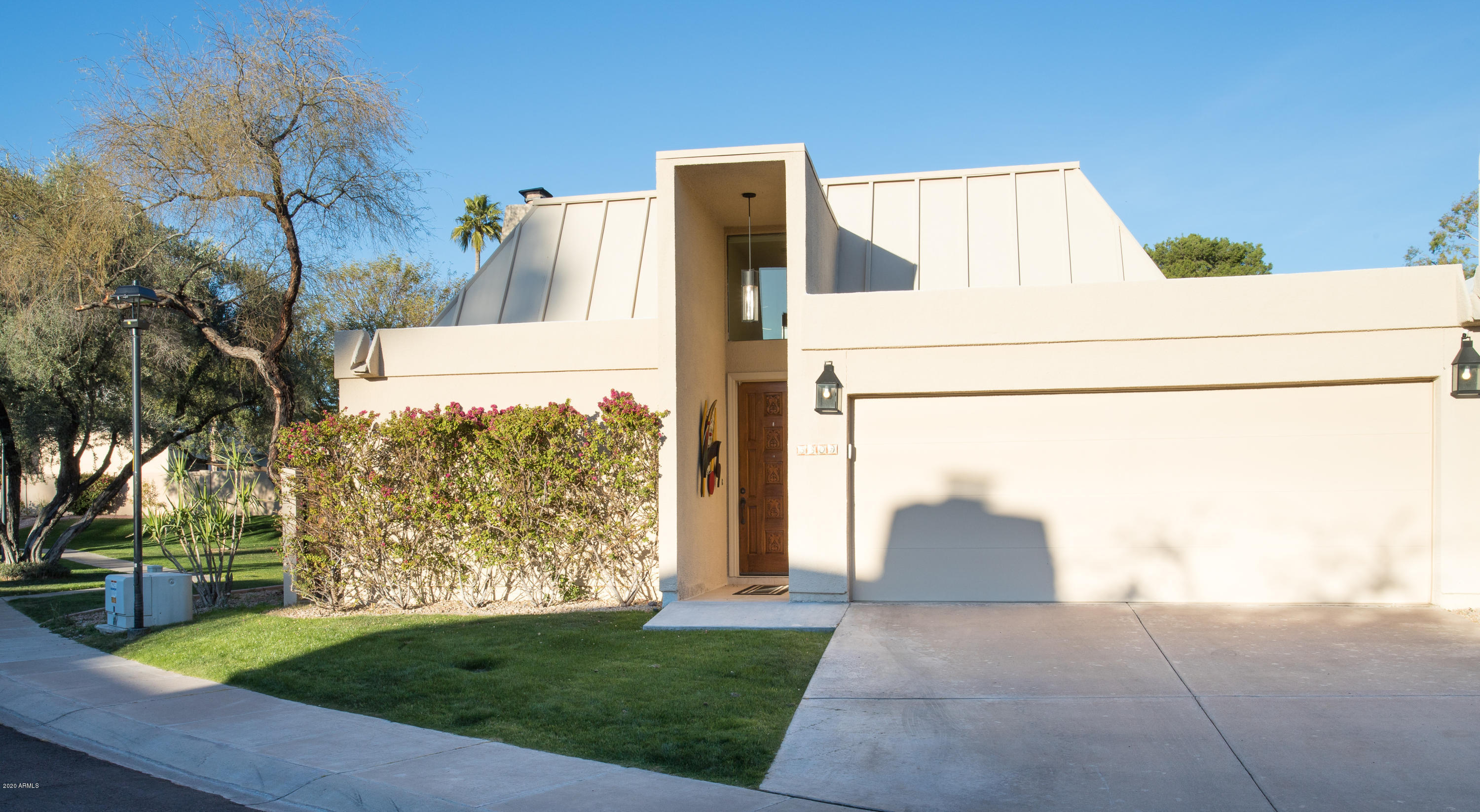 a view of a back yard of the house