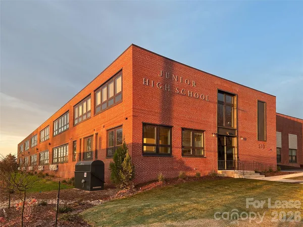 $1,295 | 510 South College Street, Unit 120, Morganton, NC 28655