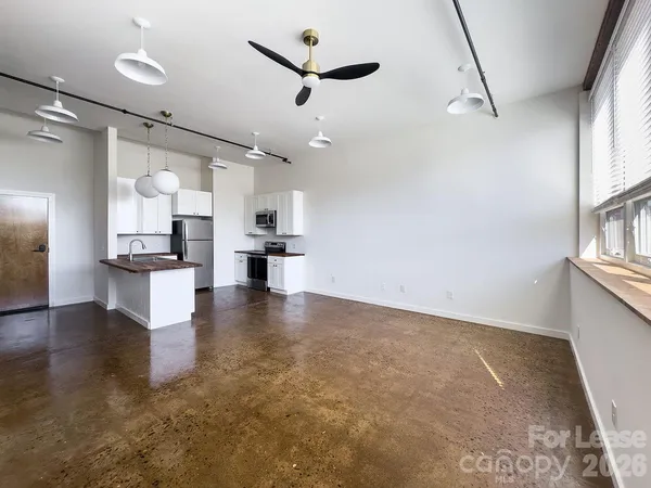 $1,295 | 510 South College Street, Unit 120, Morganton, NC 28655