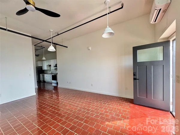 $1,295 | 510 South College Street, Unit 120, Morganton, NC 28655