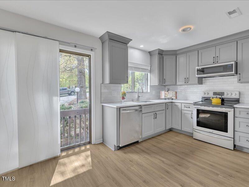 717 East Millbrook Road Raleigh, NC 27609 - Photo 3 of 21