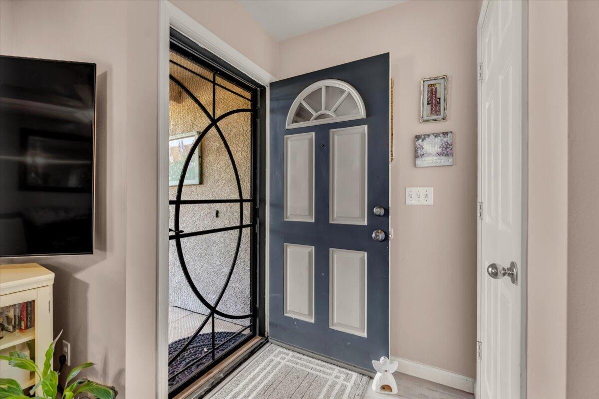 2861 Shotwick Trail Redding, CA 96002 - Photo 5 of 47 06-DSC02783