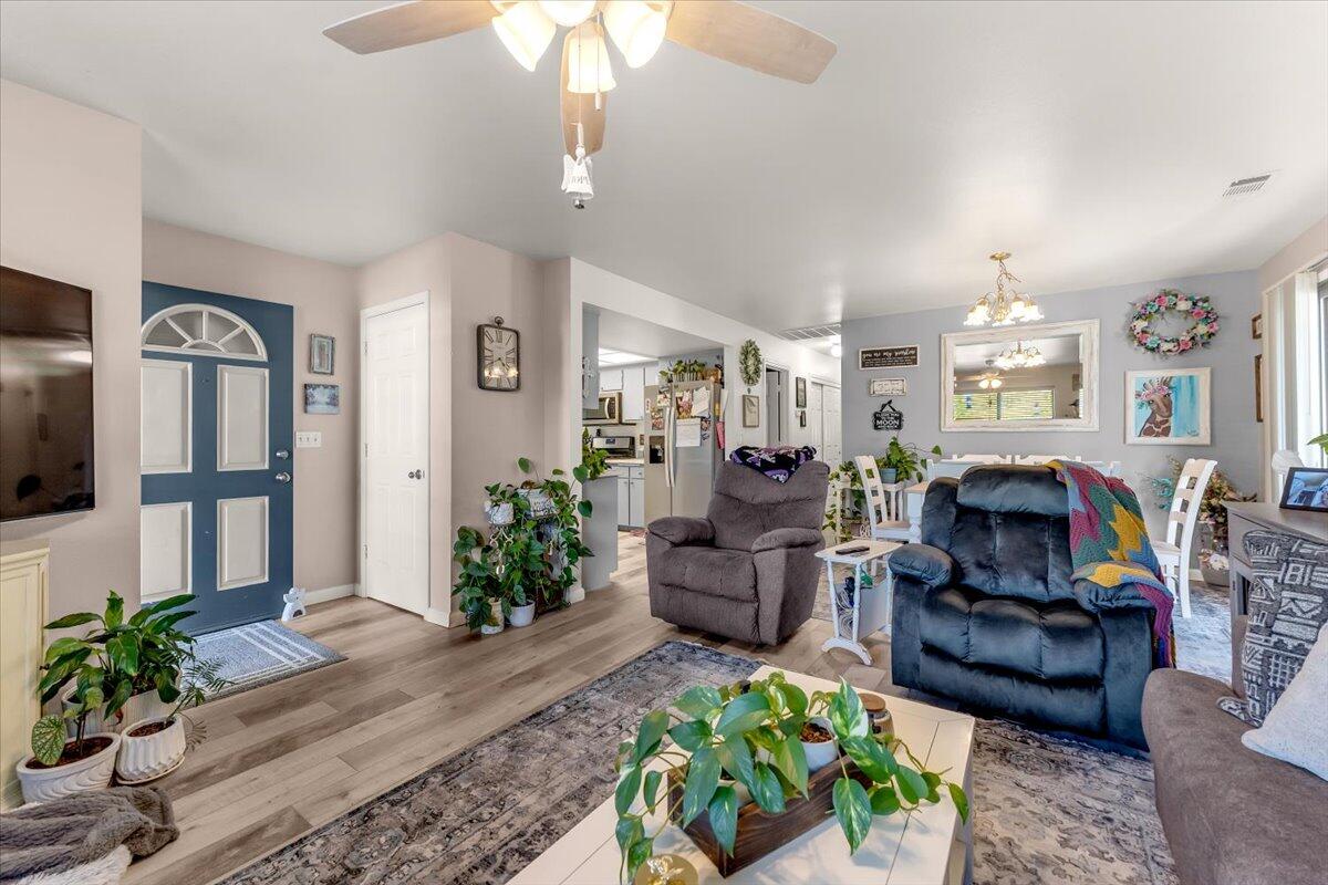 2861 Shotwick Trail Redding, CA 96002 - Photo 6 of 47 07-DSC02780