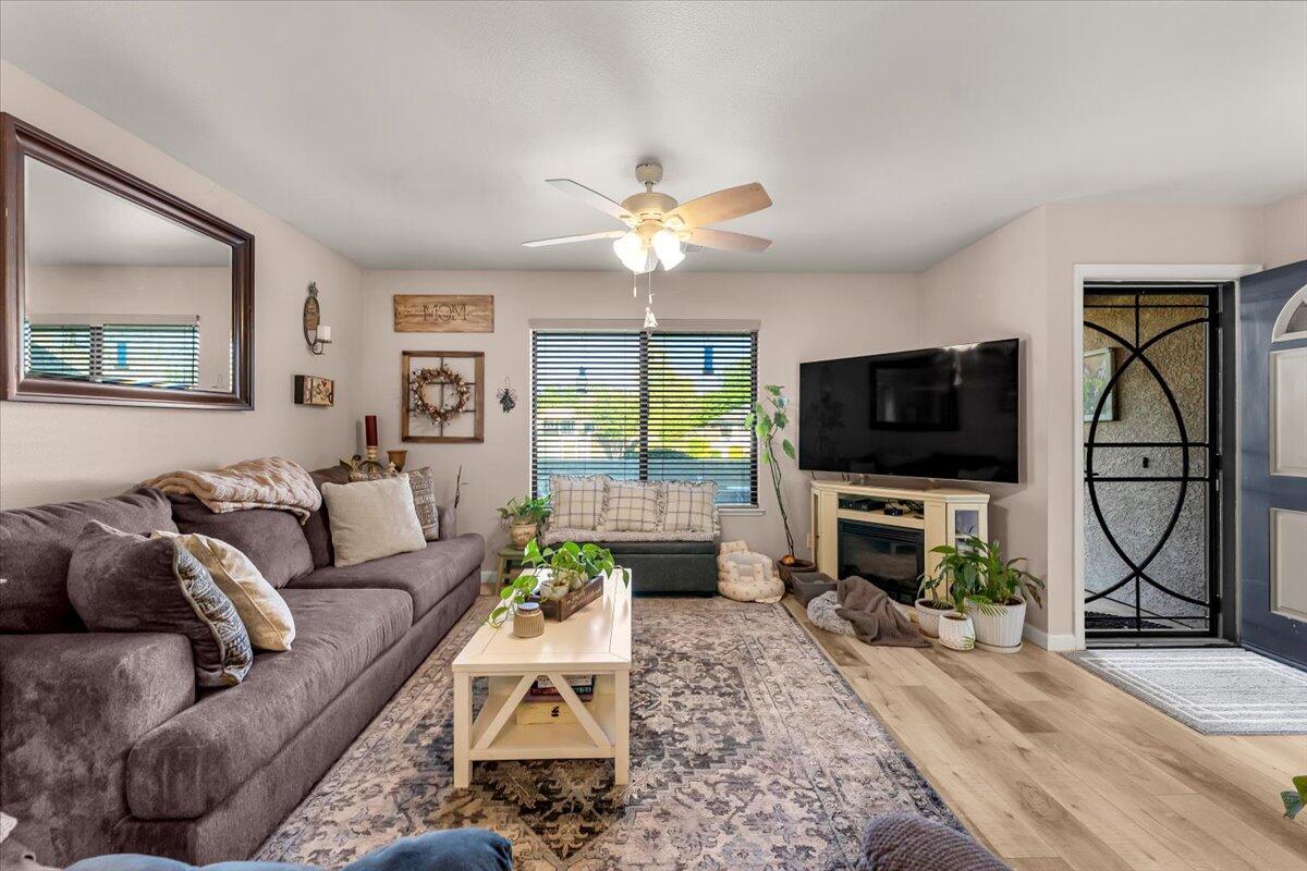 2861 Shotwick Trail Redding, CA 96002 - Photo 8 of 47 09-DSC02771