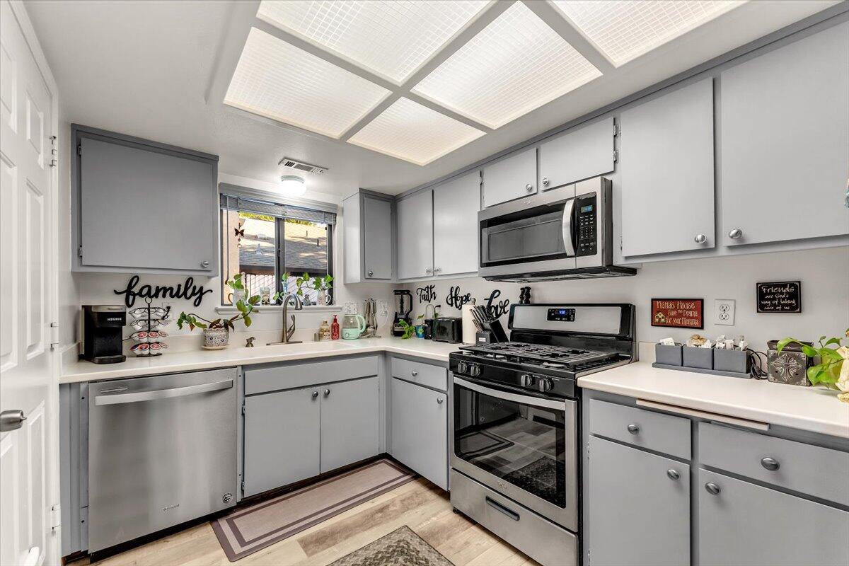 2861 Shotwick Trail Redding, CA 96002 - Photo 10 of 47 11-DSC02756