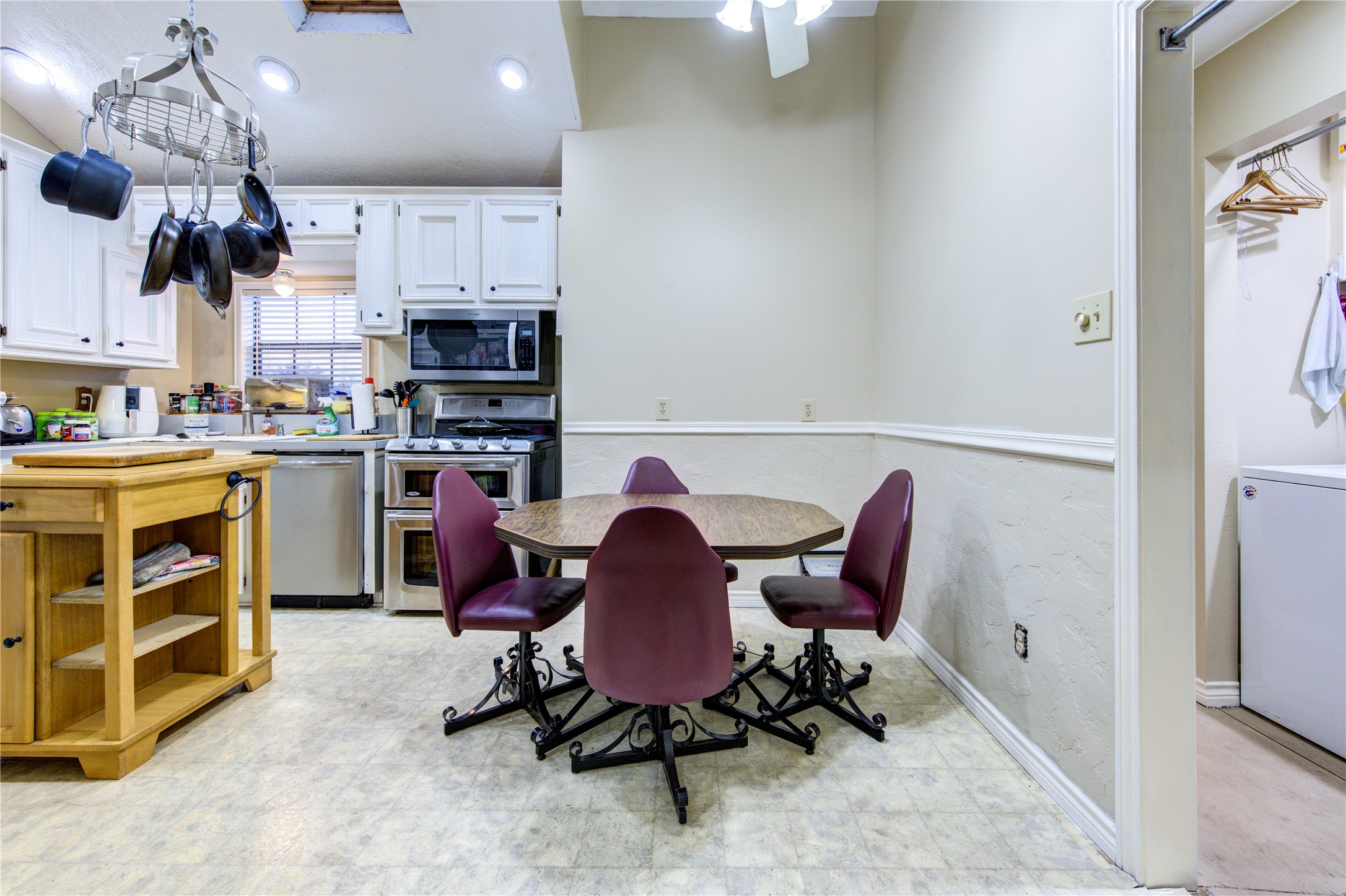11217 Todd Street Houston, TX 77055 - Photo 17 of 49 Kitchen