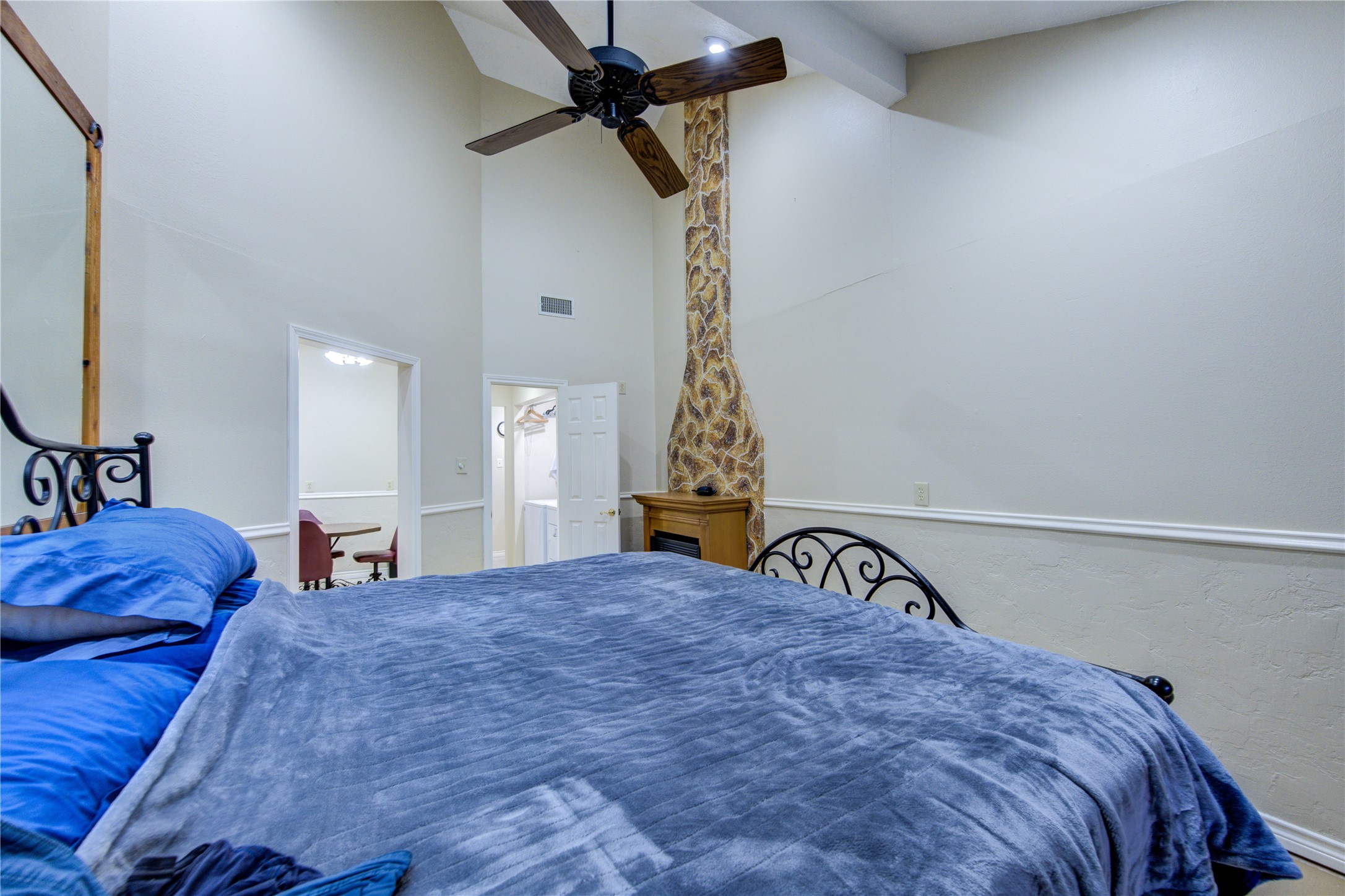 11217 Todd Street Houston, TX 77055 - Photo 26 of 49 a bedroom with a bed and a mirror