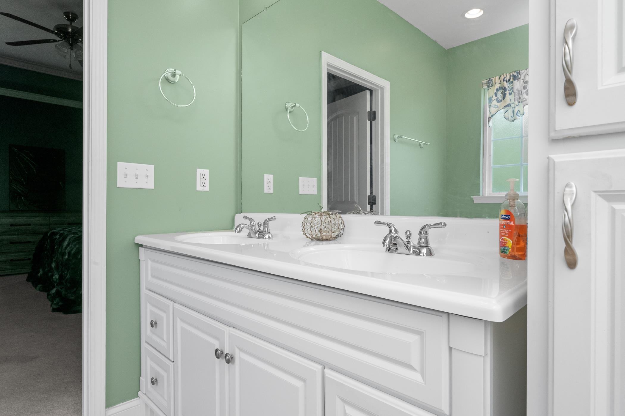 715 Tudor Lane Boiling Springs, SC 29316 - Photo 20 of 39