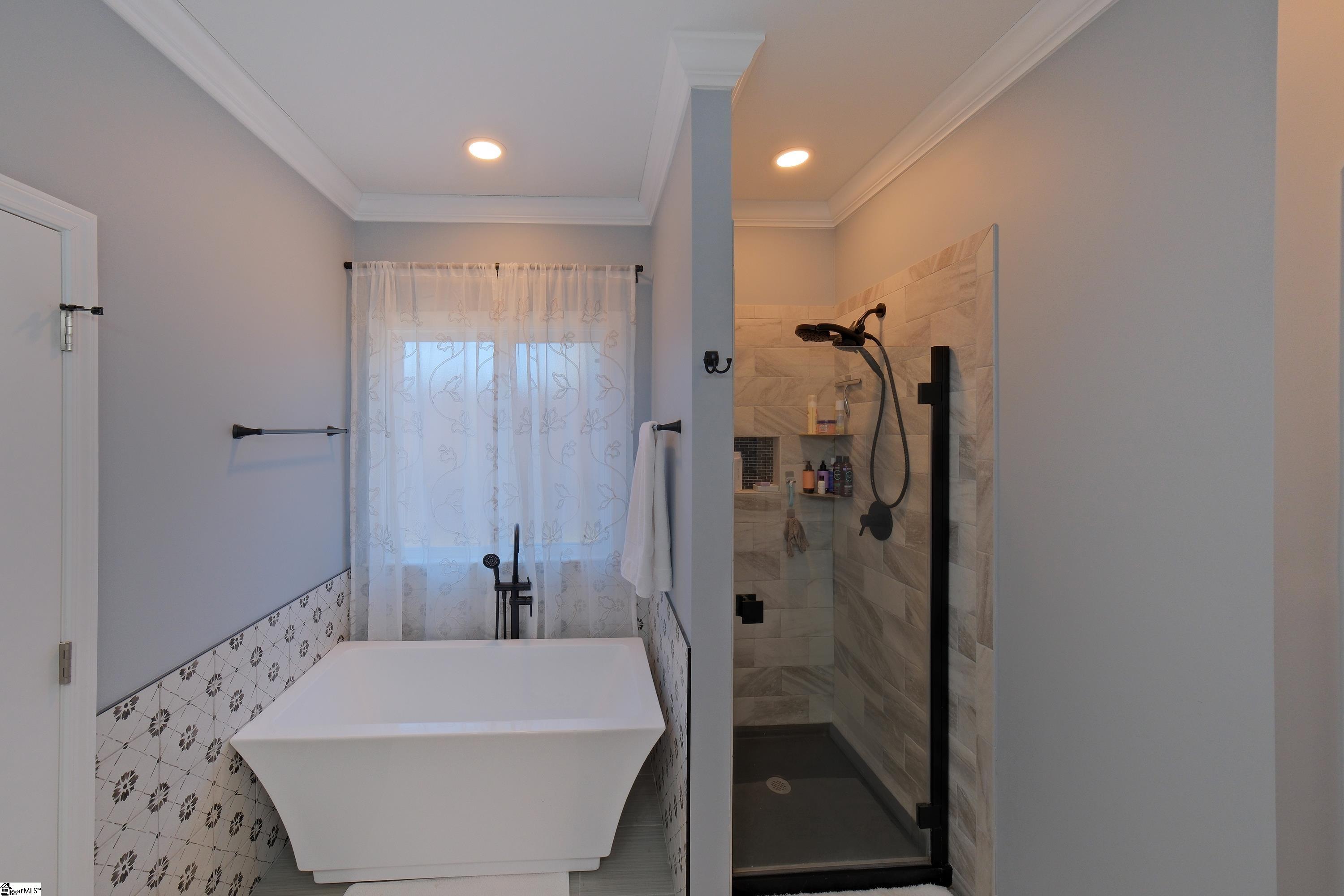 206 East Tucker Street Landrum, SC 29356 - Photo 10 of 20 En suite with separate soaking tub and shower