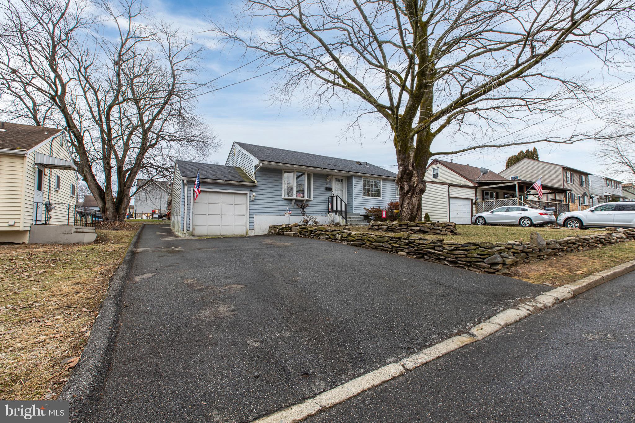 135 Riverview Road Phillipsburg, NJ 08865 - Photo 2 of 37