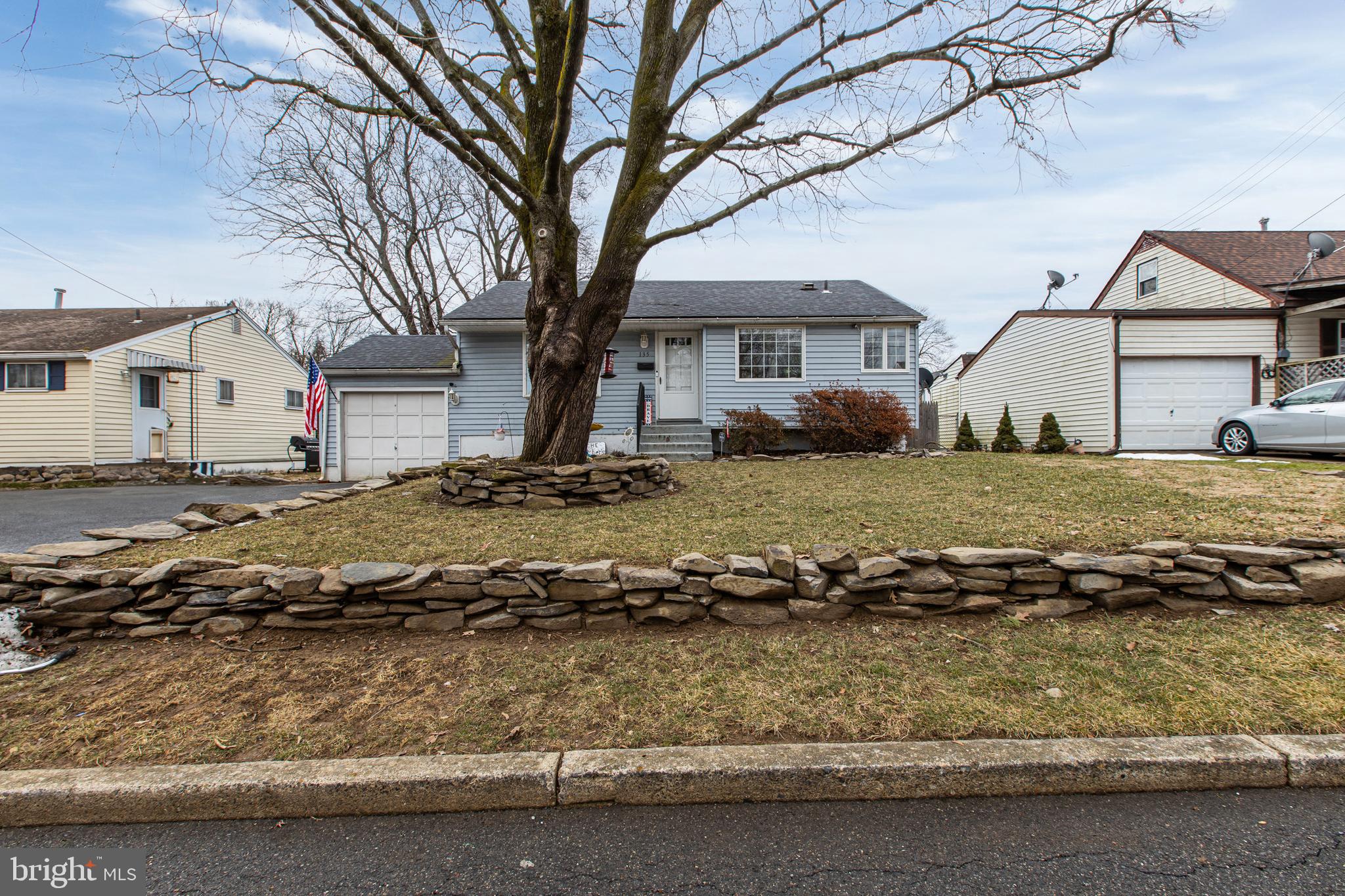 135 Riverview Road Phillipsburg, NJ 08865 - Photo 3 of 37