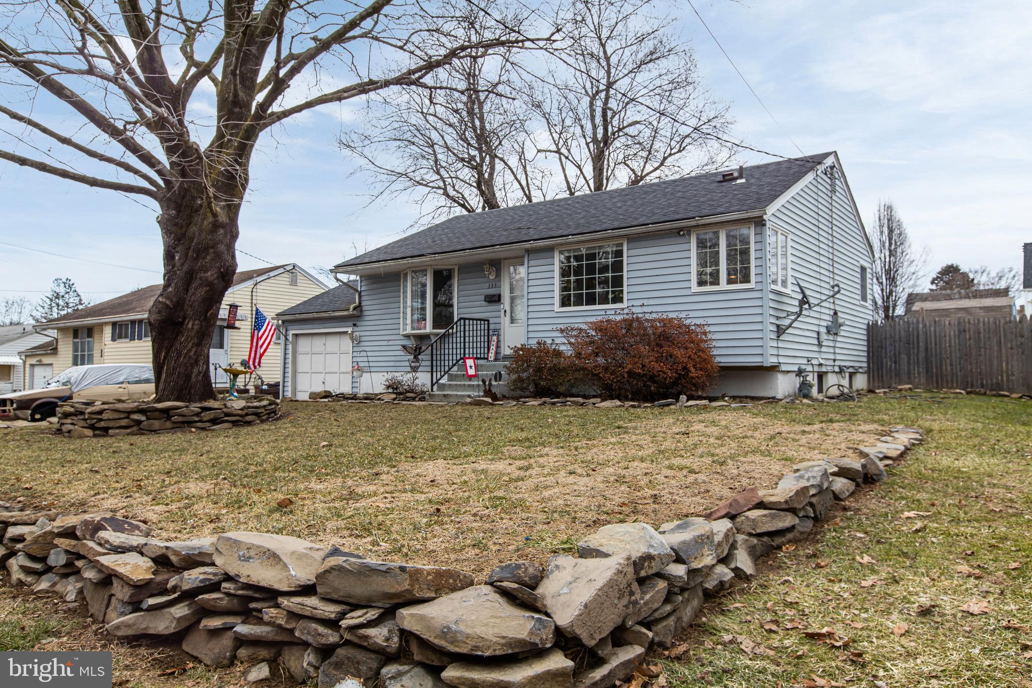 135 Riverview Road Phillipsburg, NJ 08865 - Photo 4 of 37