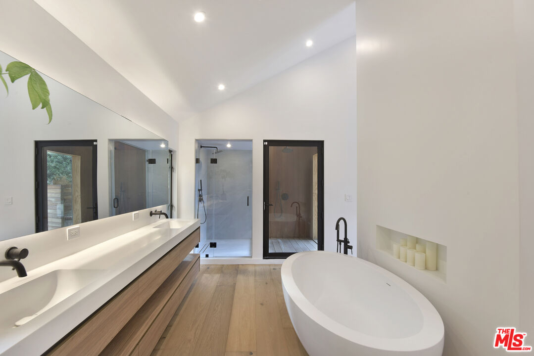 24728 Vantage Point Terrace Malibu, CA 90265 - Photo 20 of 36 a spacious bathroom with a bathtub and a sink