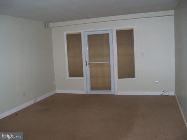 5903 Kingsford Road, Unit 375 Springfield, VA 22152 - Photo 3 of 6 Living Room