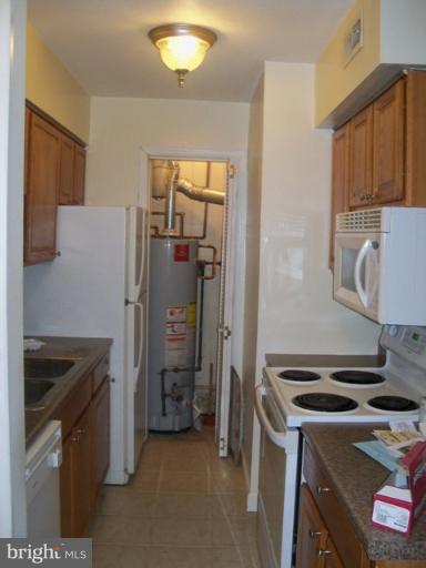5903 Kingsford Road, Unit 375 Springfield, VA 22152 - Photo 4 of 6 Kitchen