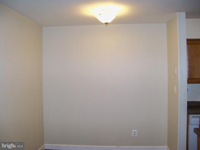 5903 Kingsford Road, Unit 375 Springfield, VA 22152 - Photo 5 of 6 Dining Room