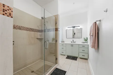 $299,000 | 806 Jackson Hill Street, Unit 201, Houston, TX 77007