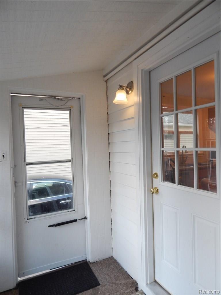 2168 Roslyn Road Grosse Pointe, MI 48236 - Photo 35 of 45 DSCN2582.jpg