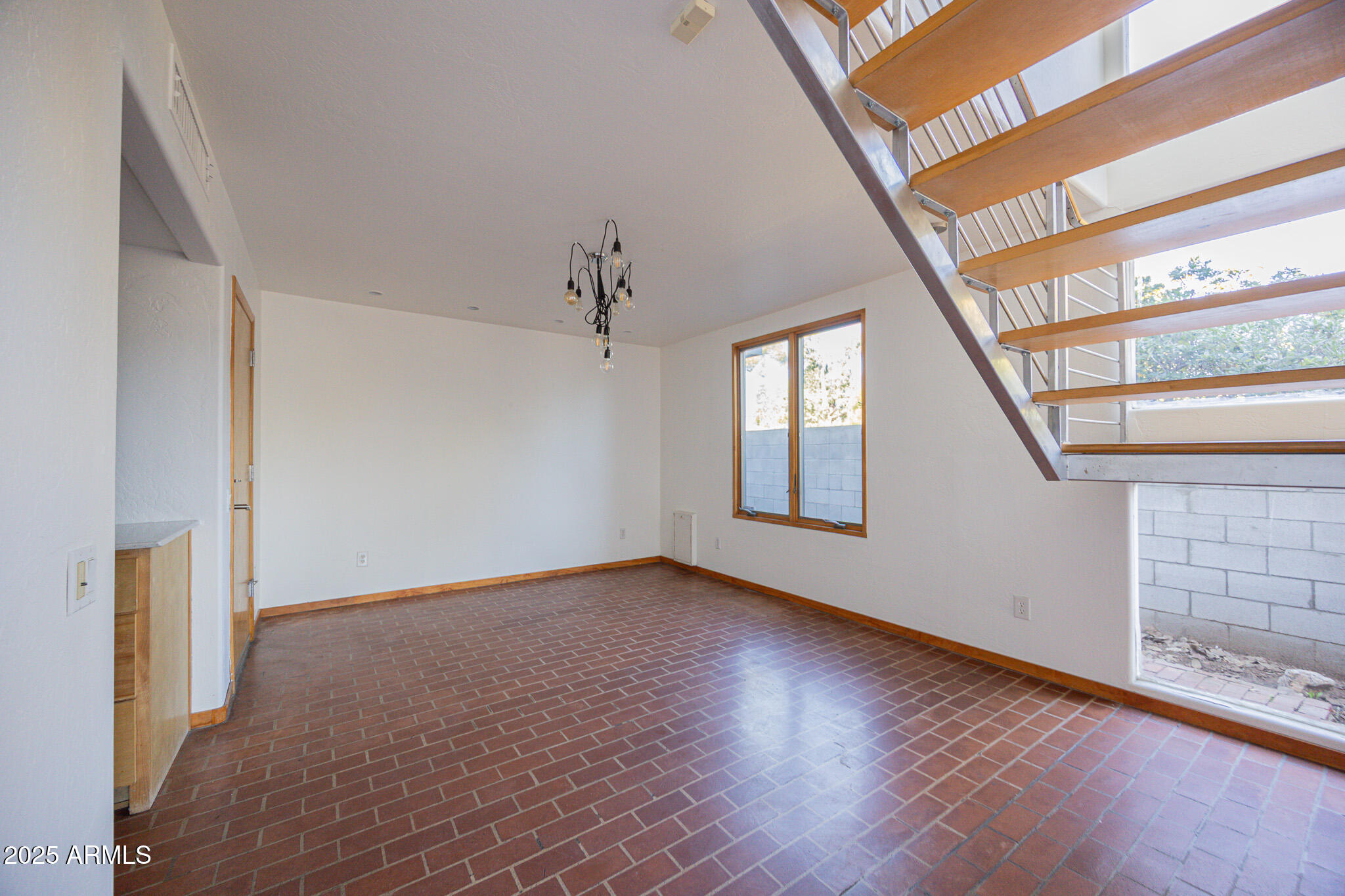 7110 North 7th Avenue Phoenix, AZ 85021 - Photo 7 of 24 8