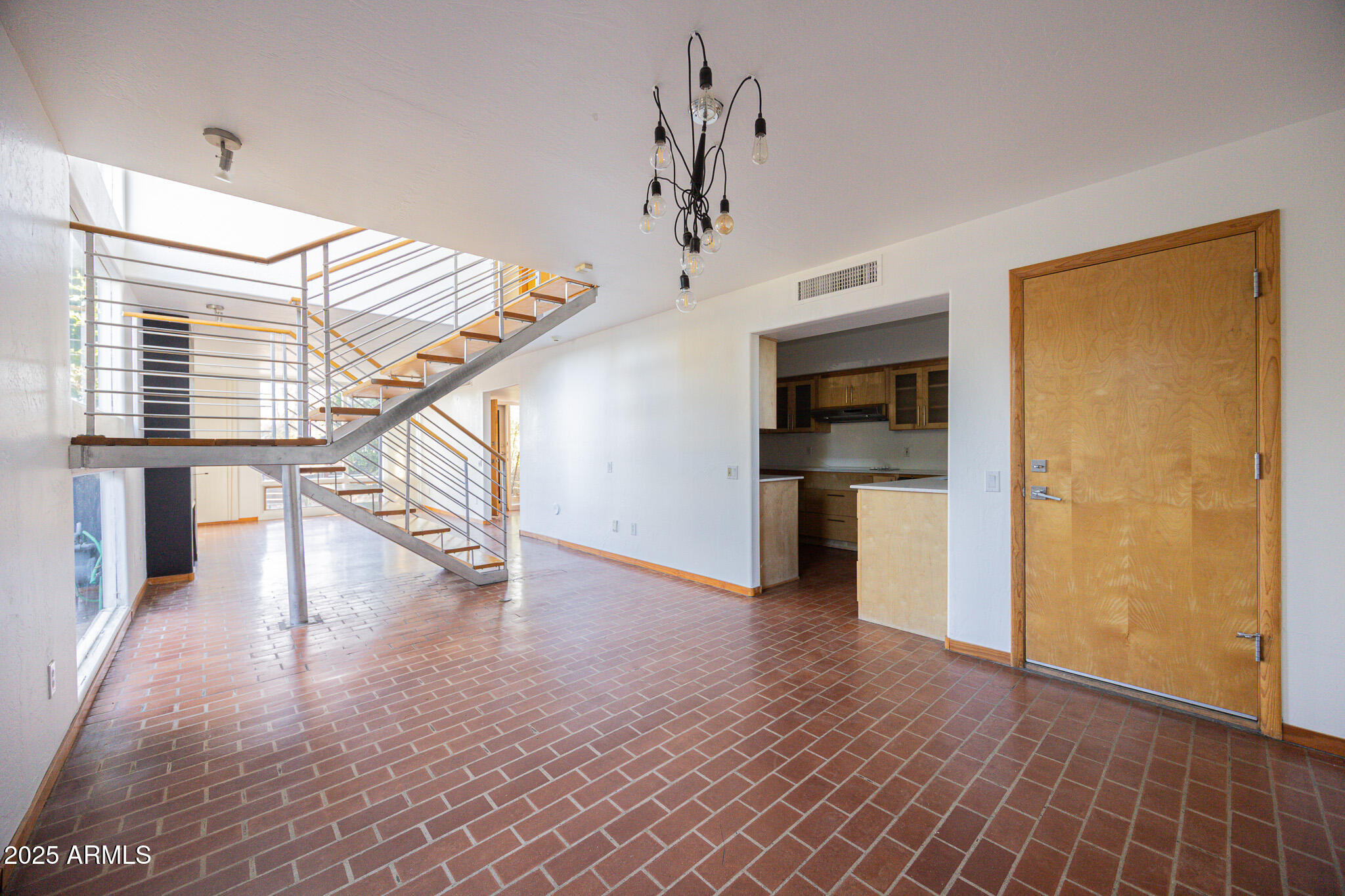 7110 North 7th Avenue Phoenix, AZ 85021 - Photo 8 of 24 9