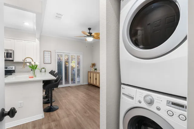 a view of entryway with washer and dryer