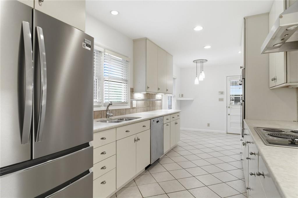 955 Vistavia Circle Decatur, GA 30033 - Photo 11 of 27