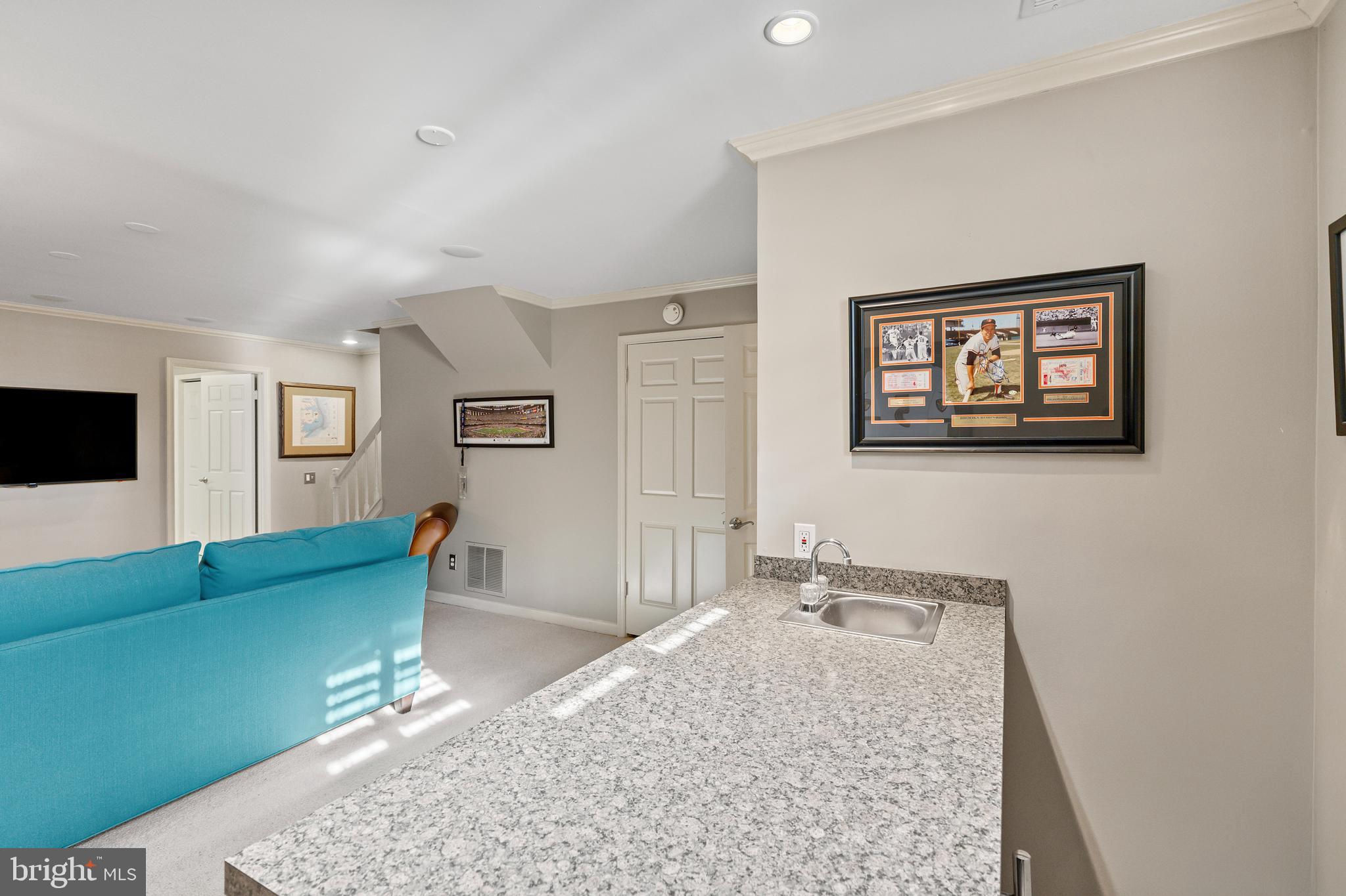 2922 Toone Street Baltimore, MD 21224 - Photo 29 of 41 Full Wet Bar