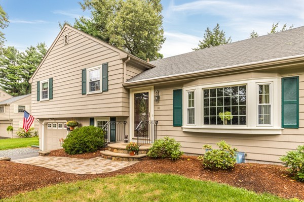14 Richards Road Lynnfield, MA 01940 - Photo 2 of 30 Gallery Image 2