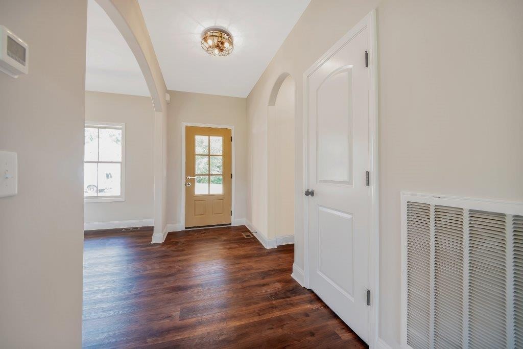 2994 Surrey Ridge Road Clarksville, TN 37043 - Photo 2 of 30 Gallery Image 2