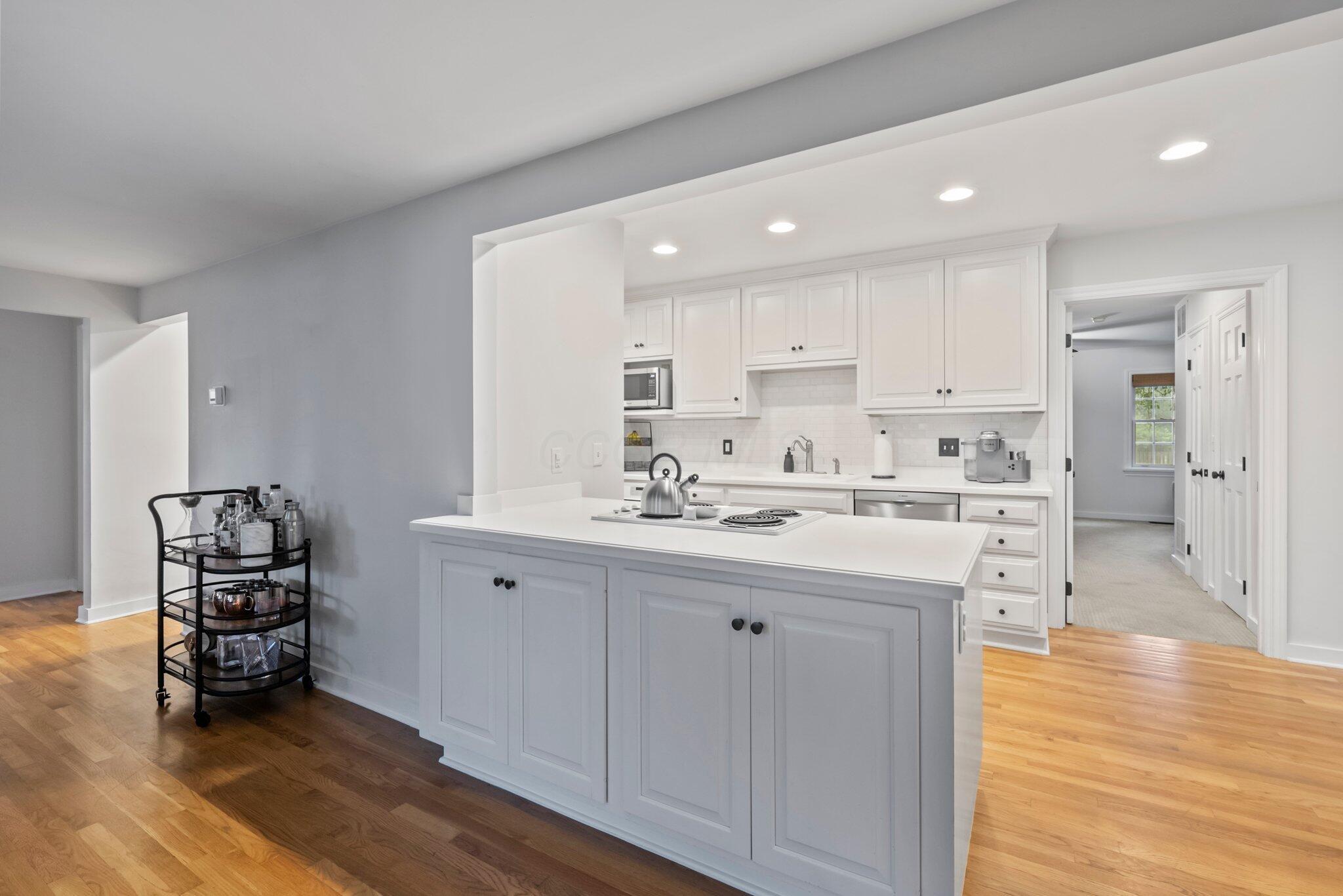 2560 Zollinger Road Columbus, OH 43221 - Photo 6 of 41 27-web-or-mls-DSC01180