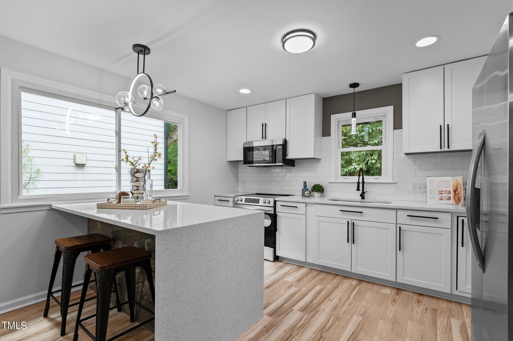 703 Latta Street Raleigh, NC 27607 - Photo 7 of 43 27-web-or-mls-DSC_4460