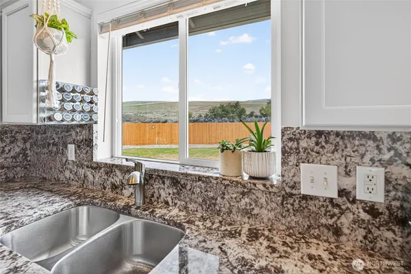 $495,000 | 2532 Aviation Drive, East Wenatchee, WA 98802