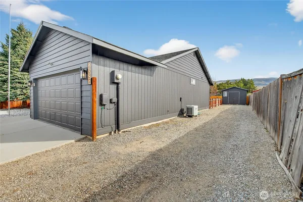 $495,000 | 2532 Aviation Drive, East Wenatchee, WA 98802