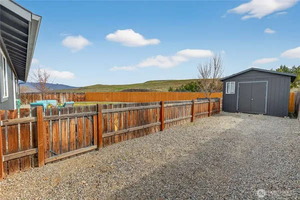 $495,000 | 2532 Aviation Drive, East Wenatchee, WA 98802