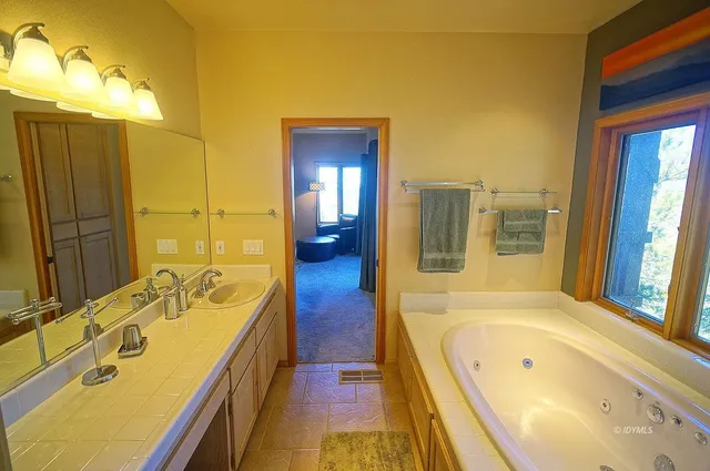 $1,295,000 | 53025 Cedar Crest Drive, Pine Cove, CA 92549