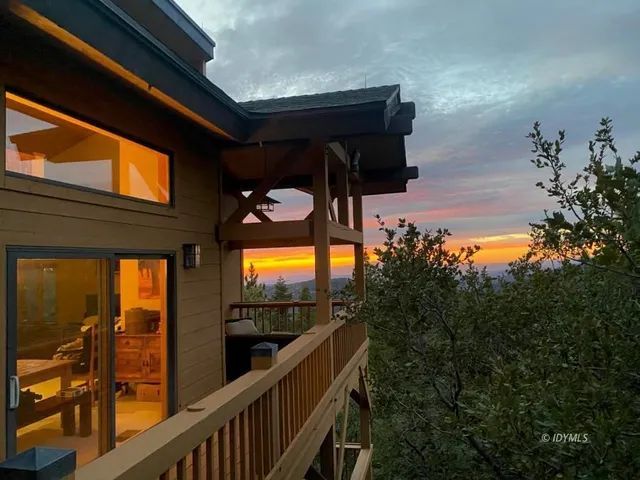 $1,295,000 | 53025 Cedar Crest Drive, Pine Cove, CA 92549