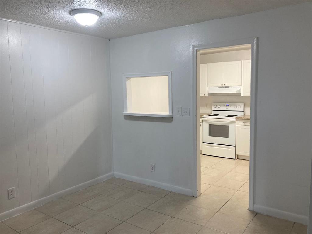 3600 Riverside Drive, Unit B Coral Springs, FL 33065 - Photo 5 of 9 an empty room with a window