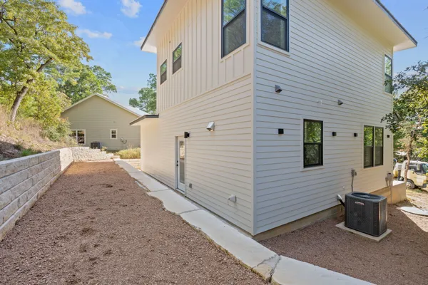 $325,000 | 143 Onini Court, Bastrop, TX 78602