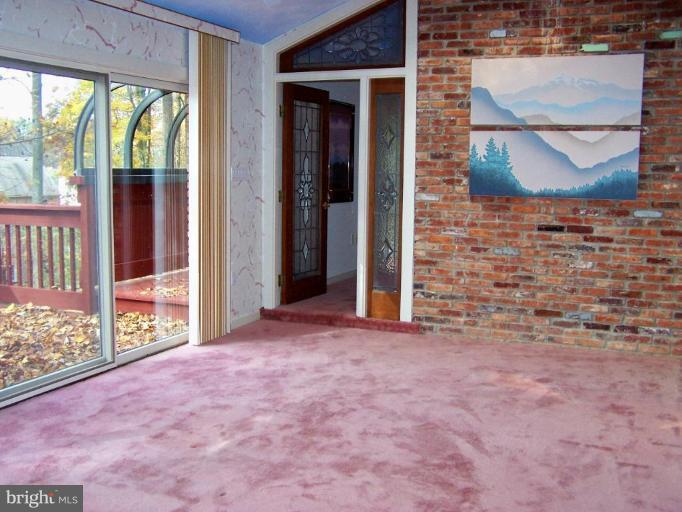 10 Redgate Court Silver Spring, MD 20905 - Photo 15 of 30 an empty room with windows